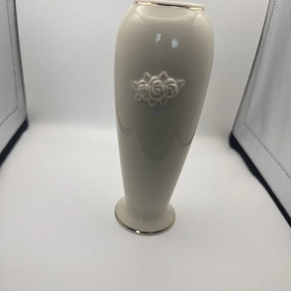 Lenox embossed rose